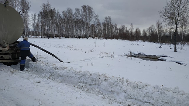 Жители деревни в Сосновском районе пожаловались на опасный для экологии слив фекальных вод