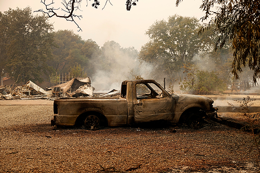 Пожары охватили 500 тысяч гектаров леса в Калифорнии. Температура в штате держится на уровне 37 градусов по Цельсию. 
