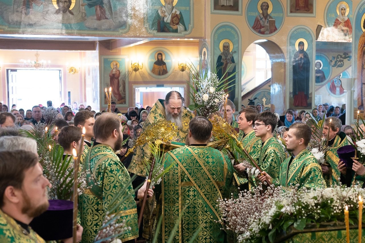 Вербное воскресенье: в храмах Новосибирска прошло освящение вербы