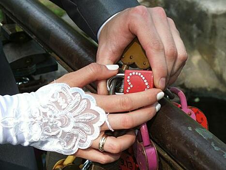 Старше на 14 лет: бывшая участница «Дома-2» выходит замуж за молодого ухажера