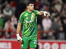 Болельщик «Арсенала» устроил психологическую атаку на вратаря «Астон Виллы» Мартинеса