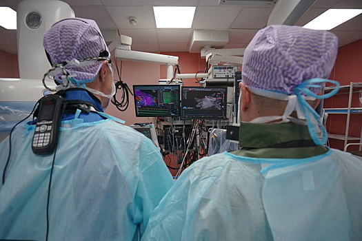 Китайский врач с помощью роботизированной системы удаленно устранил аритмию пациенту из России