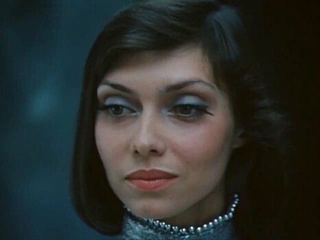 Едва не потеряла ребенка из-за мужа и ушла в религию: как живет звезда «Гостьи из будущего» Елена Метелкина