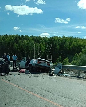 Автомобиль лишился крыши в результате ДТП на кузбасской трассе