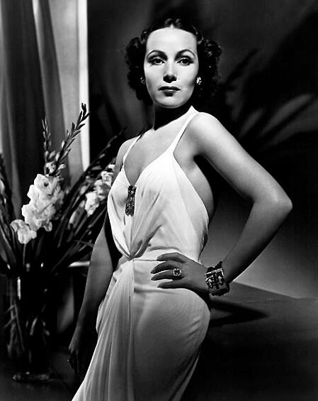 В 1931 году иконами красоты неожиданно стали этнические женщины. Как, например, Долорес дель Рио, голливудская звезда той эпохи. 