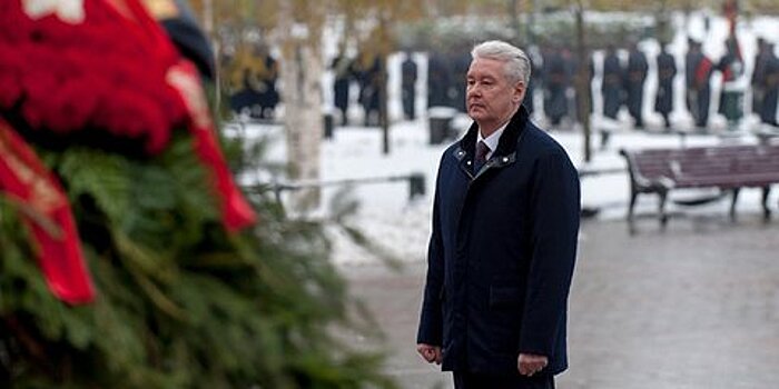 Собянин возложил цветы к Могиле Неизвестного Солдата