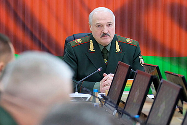 Политолог рассказал о действиях Лукашенко в случае войны в Донбассе