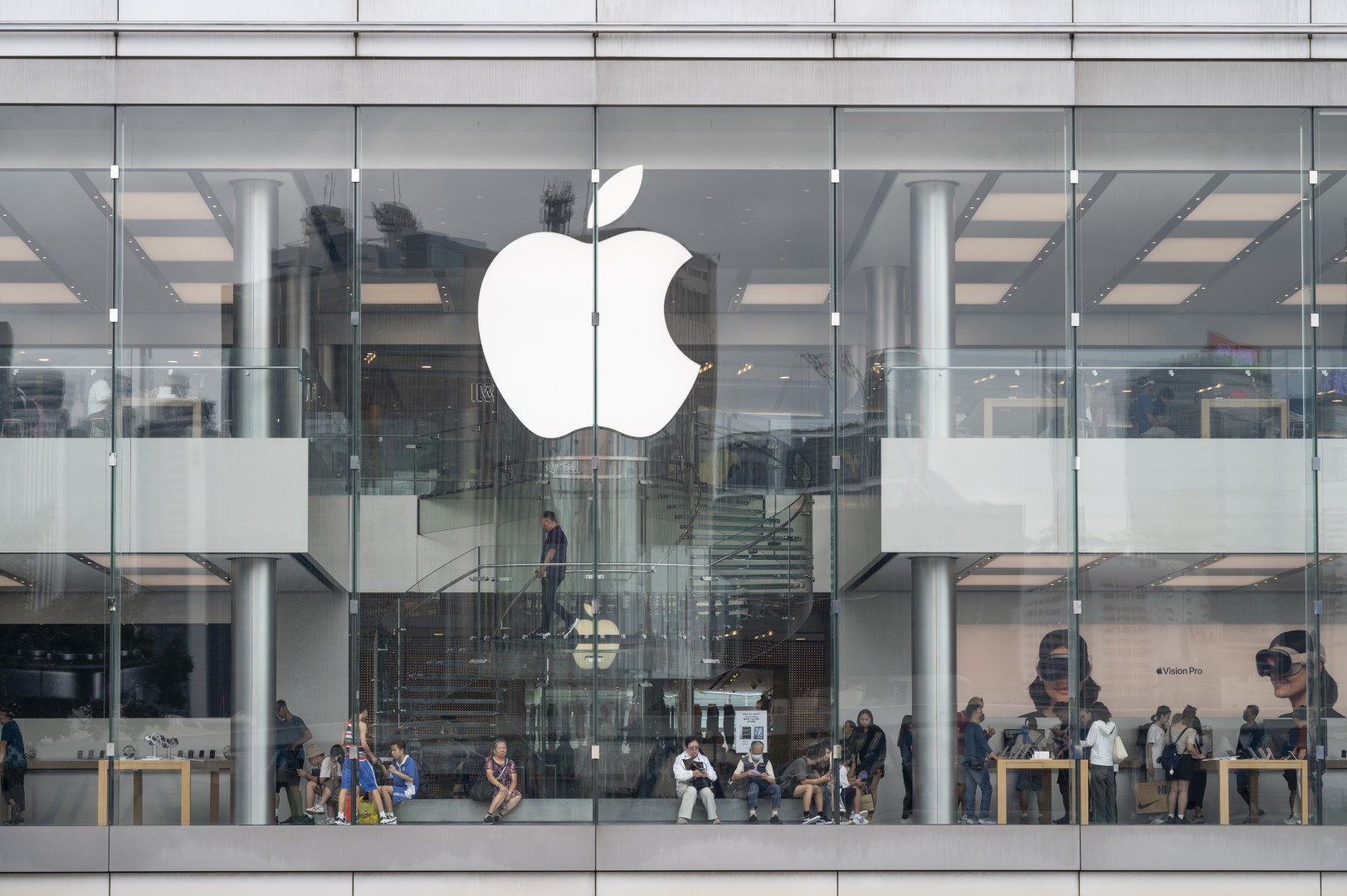 Стало известно о планах Apple создать настольного робота с ИИ