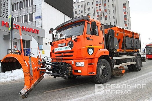 В первый день снега в Казани на дороги выпустили 41 единицу спецтехники