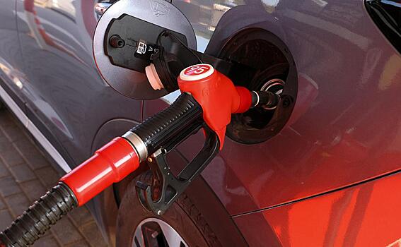 Цена бензина АИ-95 на бирже обновила рекорд четвертый день подряд