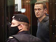 Дело Навального: 2,8 месяца колонии легко могут превратиться и в пять, и в десять лет