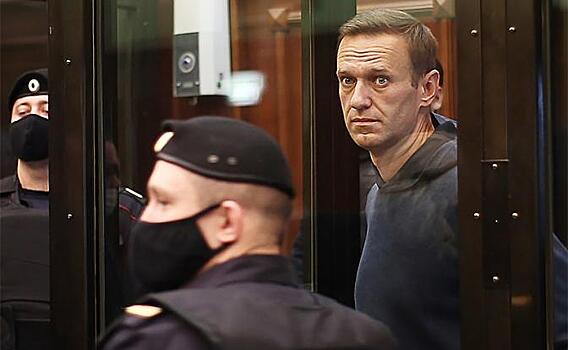 Дело Навального: 2,8 месяца колонии легко могут превратиться и в пять, и в десять лет