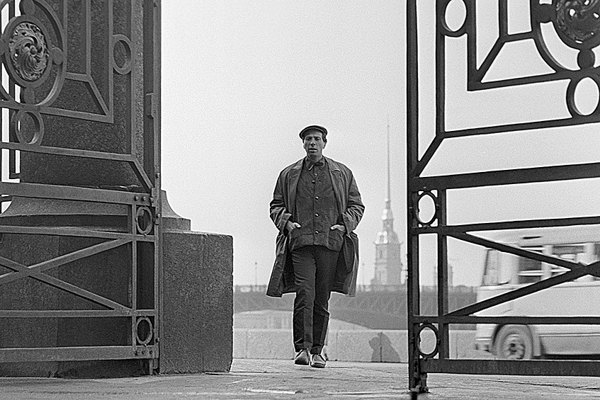 Сергей Юрский гуляет по родному Ленинграду,1968 год
