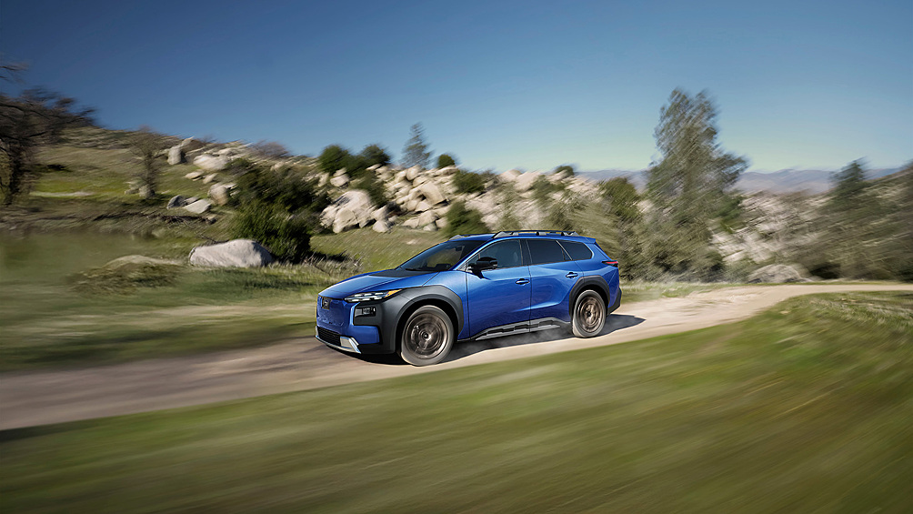 На базе Subaru Solterra создана новая модель — Subaru Trailseeker, которая представляет собой удлинённый и более подготовленный к бездорожью вариант исходного электрокроссовера. Фактически это электрический аналог линейки Wilderness.