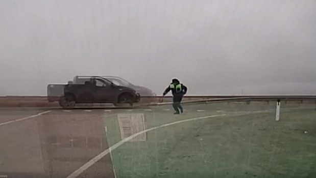 В Приамурье на трассе полицейские устроили погоню со стрельбой за угнанным автомобилем