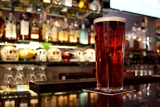 Британцев призвали заказать по 70 литров пива ради спасения пабов