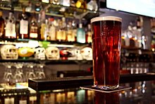 Британцев призвали заказать по 70 литров пива ради спасения пабов