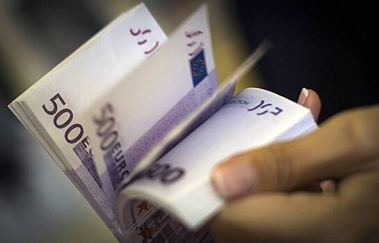 Курс евро превысил 89 рублей впервые с 28 апреля