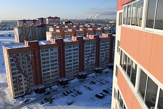 В Новосибирске песни военных лет слушали на балконах