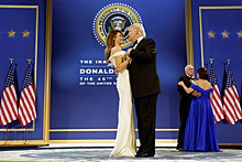 Мелания Трамп передала платье для инаугурацонного бала музею