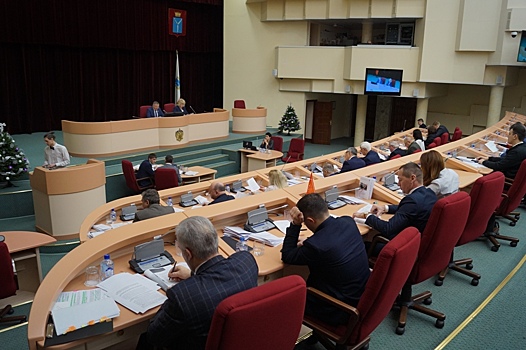 В Облдуме опустели два депутатских кресла: полномочий лишились Суровов и Шихалов