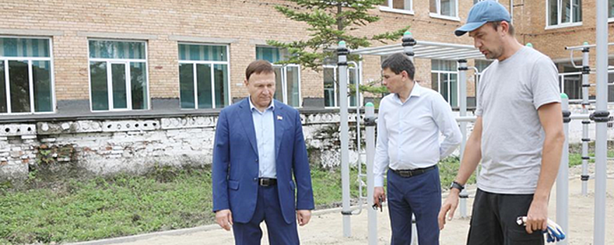 Новая инфраструктура – школам Владивостока: родительские комитеты помогают исполнять депутатские наказы в Приморье