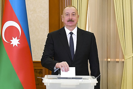 ЦИК: Алиев официально победил на президентских выборах в Азербайджане