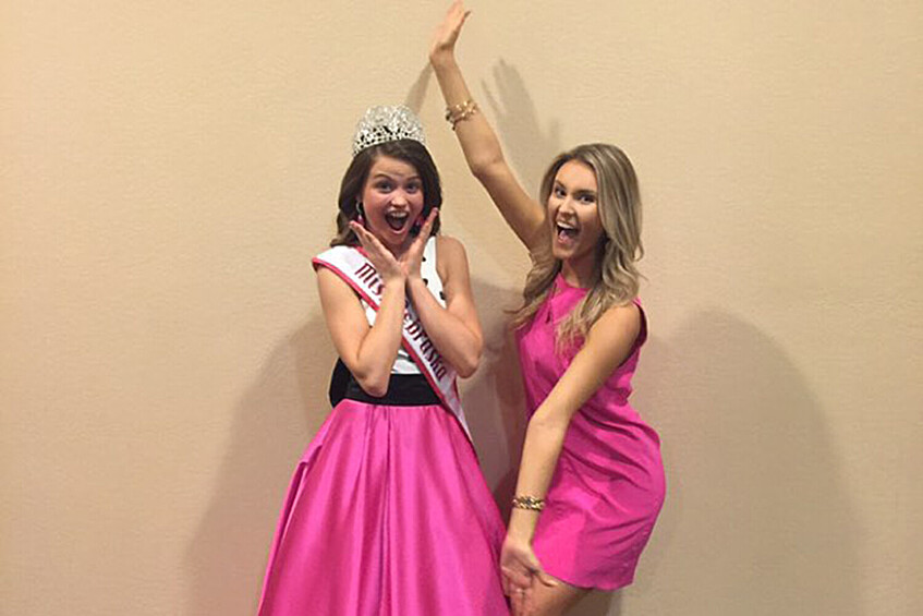 Будущая мисс США Одри Экерт во время конкурса «Мисс Небраска» в 2015 году