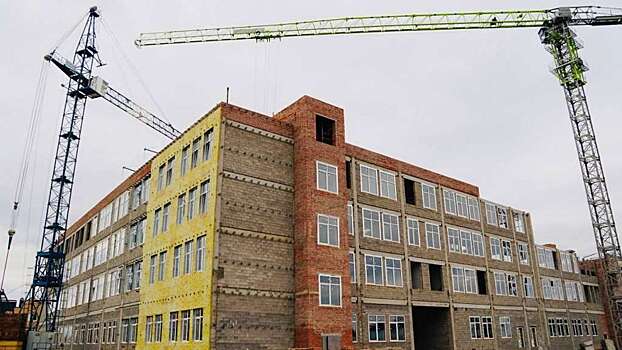 Глава Бузулука оценил ход работ по строительству школы на улице Мурманской