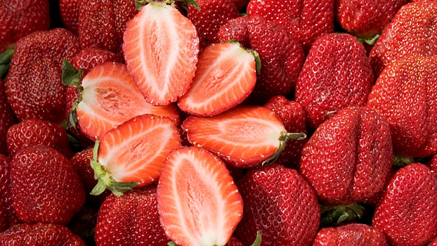 Россиянам рассказали, чем опасны ранние фрукты и ягоды