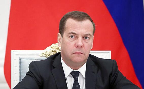 Обещания Медведева: Страшно подумать, что было бы с премьером и его кабмином при Сталине