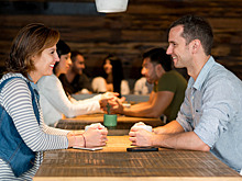 Десять встреч за вечер: что такое быстрые свидания и стоит ли на них ходить