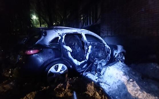 Сегодня ночью в Железногорске загорелся автомобиль