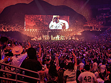 Туриста убили случайной пулей на концерте популярного исполнителя