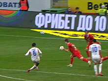 Мяч попал в руку Умярову в штрафной сборной России после удара Писарро. Судья не дал Чили пенальти