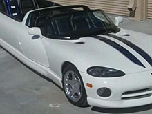 «Спортивный» лимузин на базе Dodge Viper продадут на аукционе