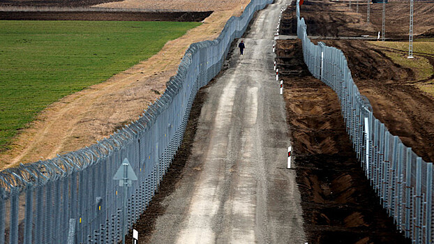 Венгрия требует у ЕС деньги на стену от беженцев