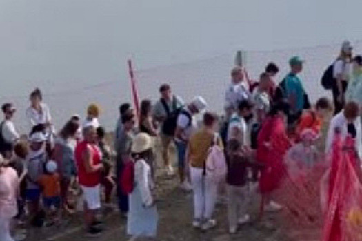 Огромные очереди туристов на «Розе Хутор» попали на видео и возмутили россиян