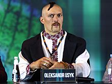Леннокс Льюис назвал фаворита в бою Усик — Фьюри
