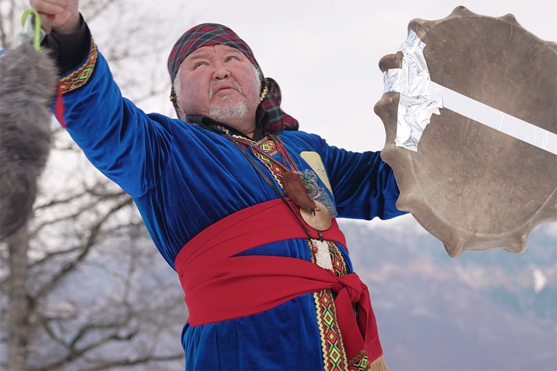 Выступление шамана в чебоксарах видео. Выступление шамана в чебоксарах видео. Удэгейский шаман. Удэгейский шаман. Шаман выступление.