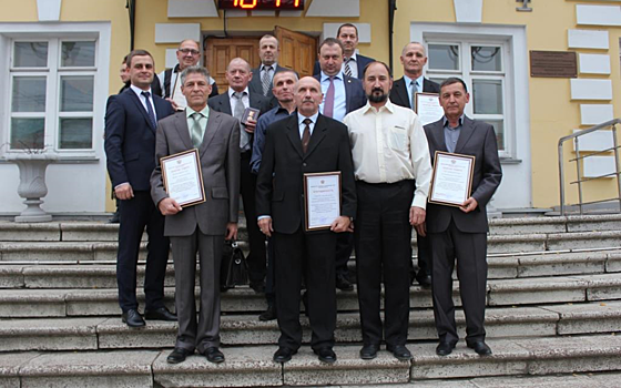 12 сотрудников РНПК наградили в честь Дня работника автомобильного транспорта