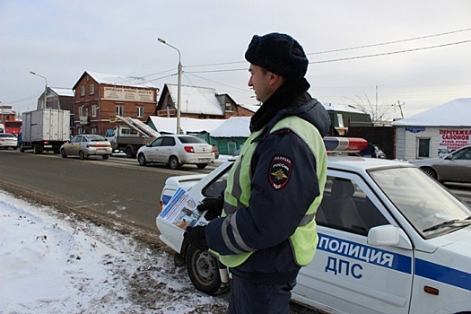 В Астраханской области инспектор ГИБДД выдал водительские права без сдачи экзамена