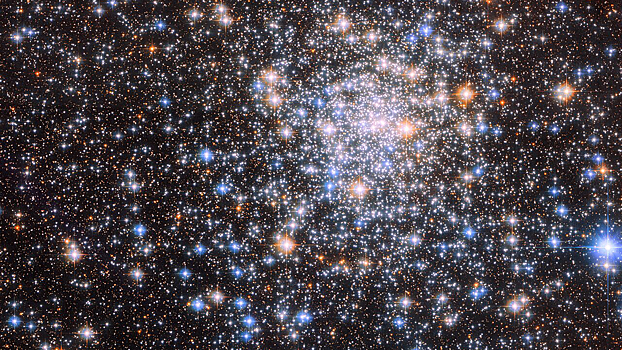 «Хаббл»-2023: лучшие фотографии космоса