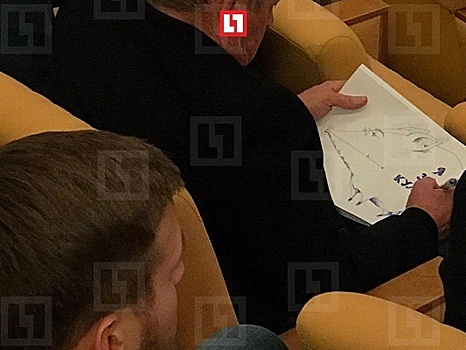 Макаревич рисовал свинью на заседании в Госдуме