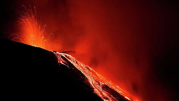 На острове в Японии произошло извержение вулкана