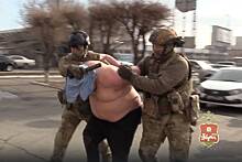 Задержание россиянина за нападение с топором на прохожего попало на видео