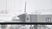 Аэропорт Саратова возобновил работу после снегопада и метели