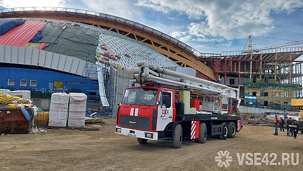На территории строящегося спортцентра в Кузбассе ликвидировали открытое горение