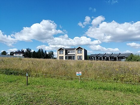 На загородном рынке Подмосковья с начала года число продаж участков без подряда почти удвоилось