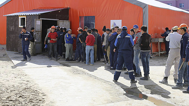 Около 1,5 тысячи мигрантов выслали из Югры в 2025 году